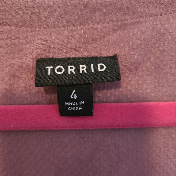 NWOT Torrid Dusty Rose, Button-up Blouse Size 4 - Picture 6 of 10
